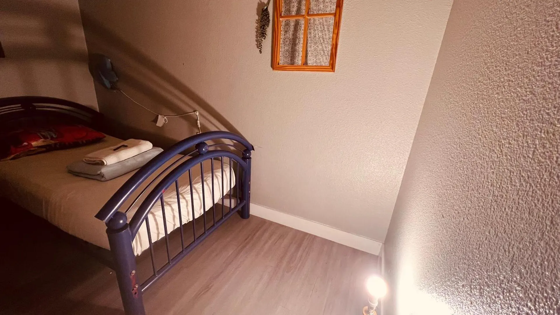 Las Vegas Simple Bed Share Room Pansiyon