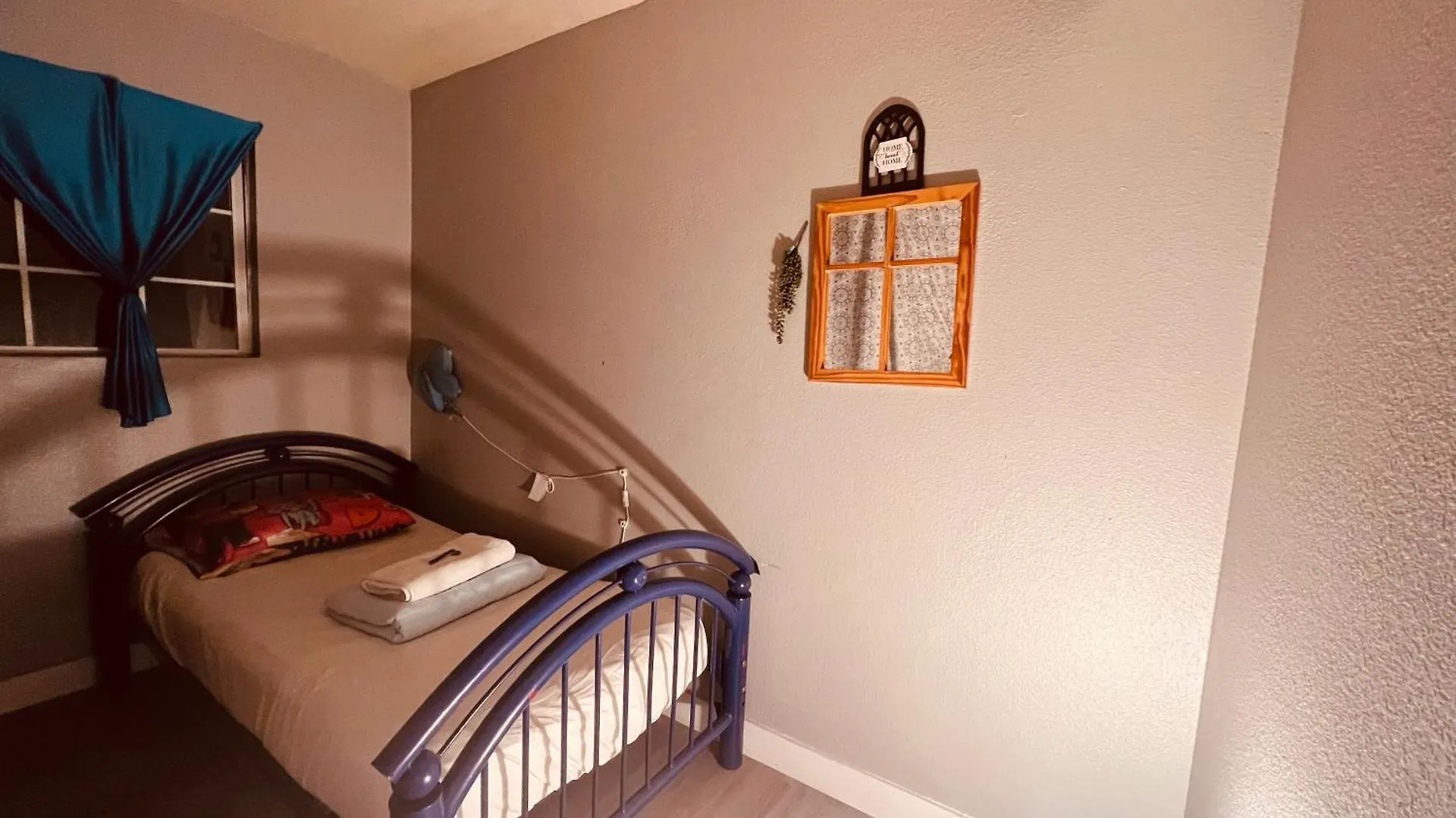 Las Vegas Simple Bed Share Room Pansiyon